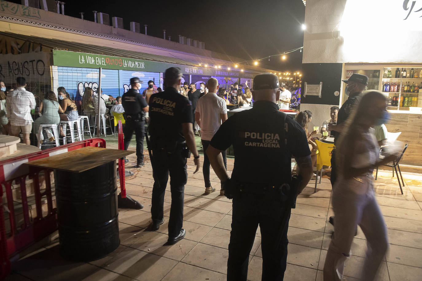 Fotos: Terrazas a rebosar en Cabo de Palos pese al aumento del dispositivo policial