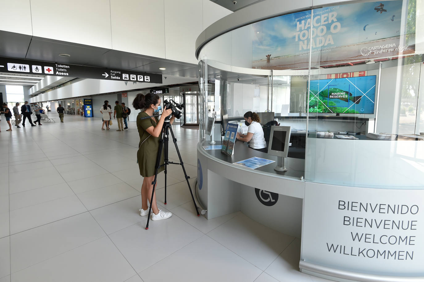Fotos: El aeropuerto de la Región busca nuevas rutas con Madrid, Galicia, Francia y Alemania