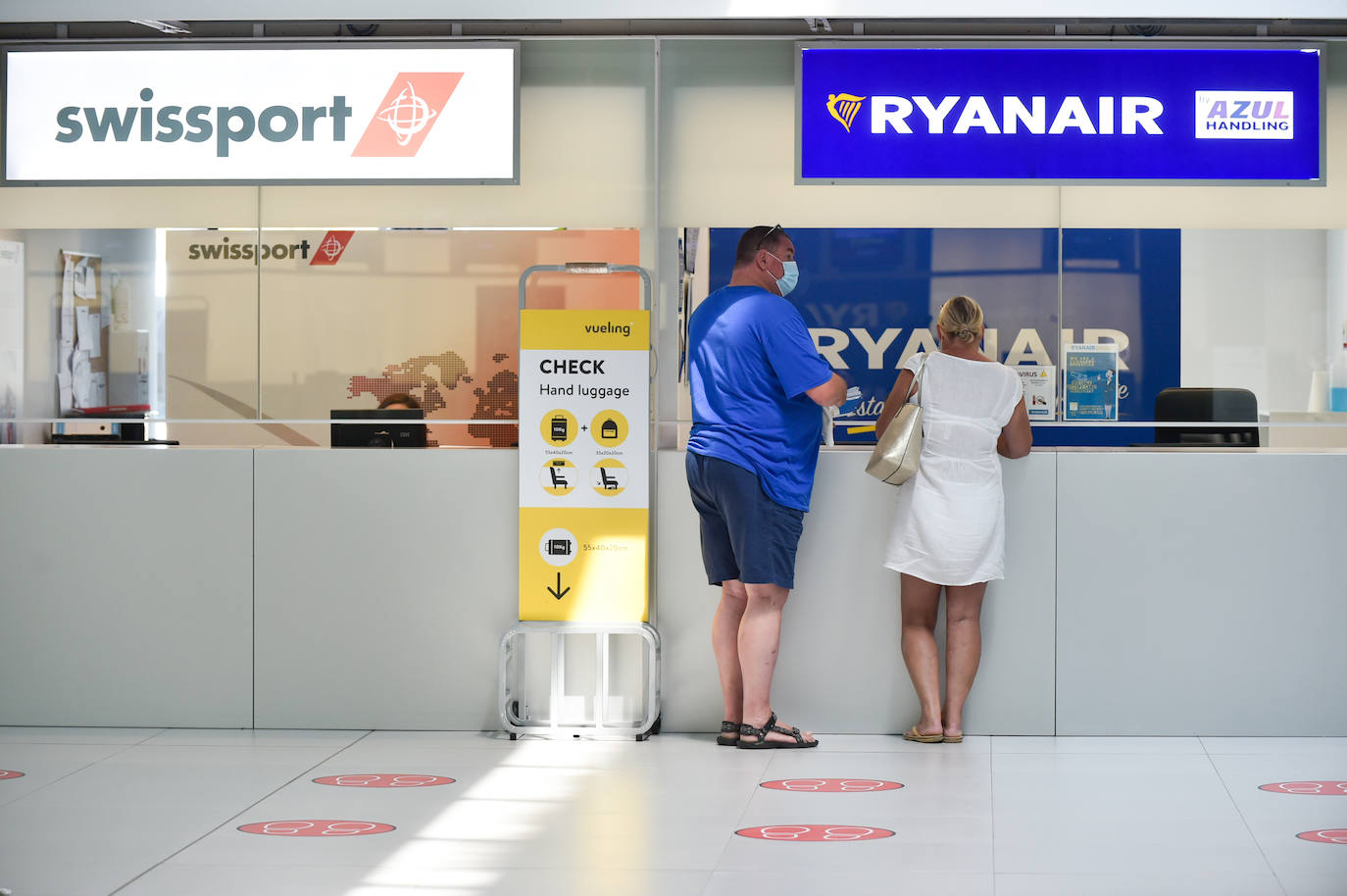 Fotos: El aeropuerto de la Región busca nuevas rutas con Madrid, Galicia, Francia y Alemania