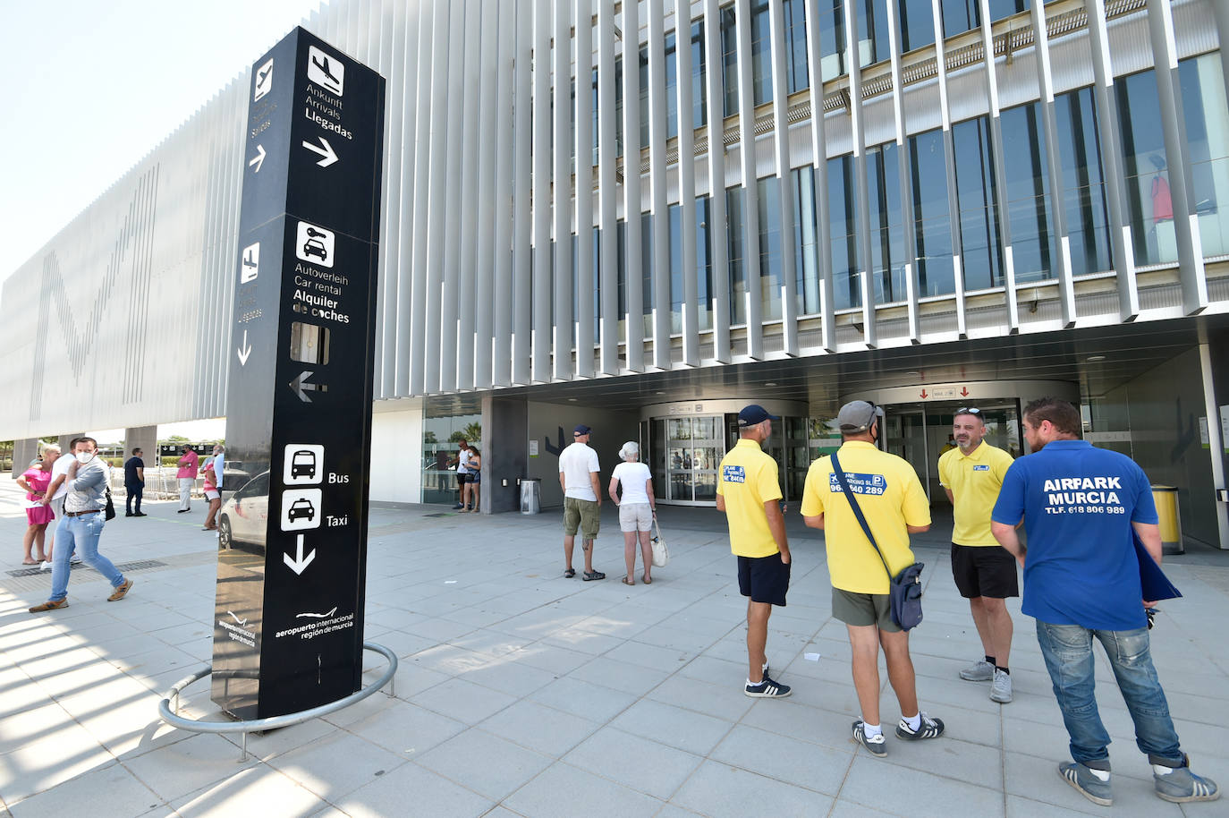 Fotos: El aeropuerto de la Región busca nuevas rutas con Madrid, Galicia, Francia y Alemania