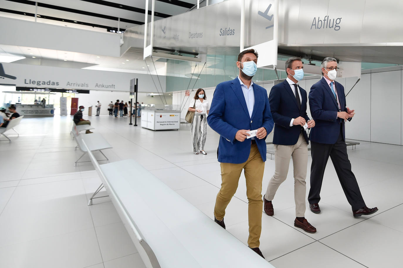 Fotos: El aeropuerto de la Región busca nuevas rutas con Madrid, Galicia, Francia y Alemania