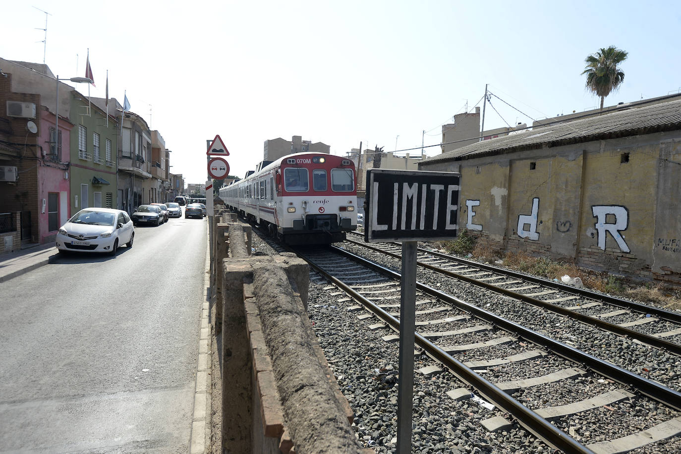 Fotos: Los Hacendados alzan la voz «tras meses» sin respuesta de Adif a su solución para las acequias de Barriomar