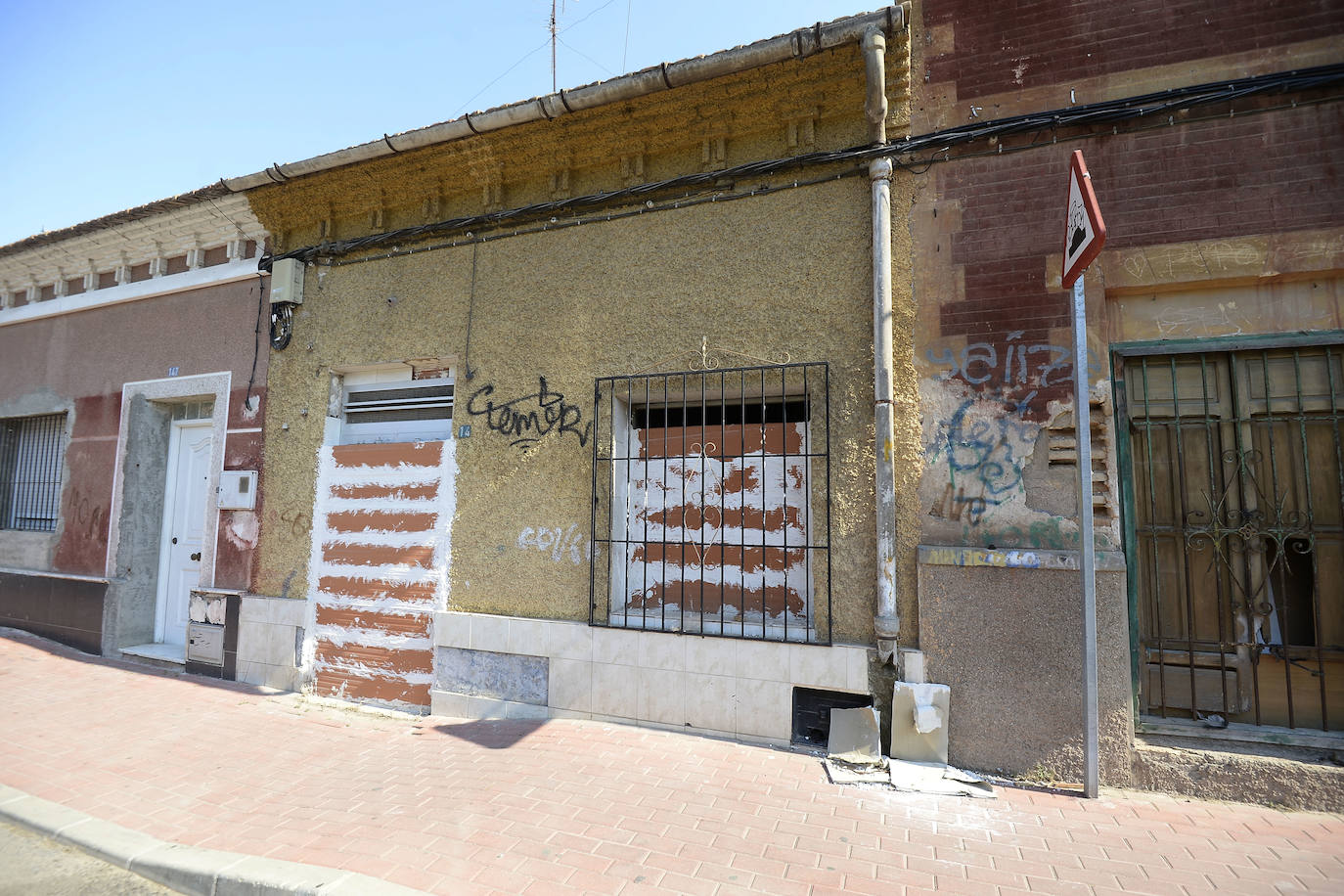 Fotos: Los Hacendados alzan la voz «tras meses» sin respuesta de Adif a su solución para las acequias de Barriomar