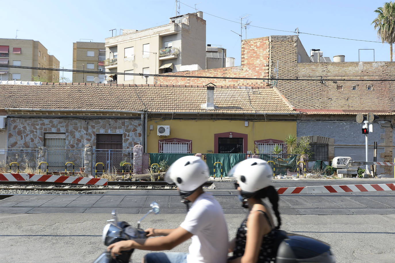 Fotos: Los Hacendados alzan la voz «tras meses» sin respuesta de Adif a su solución para las acequias de Barriomar