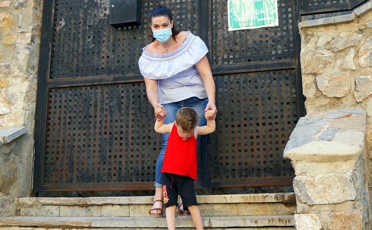 Soraya, con su hijo Yeray. 