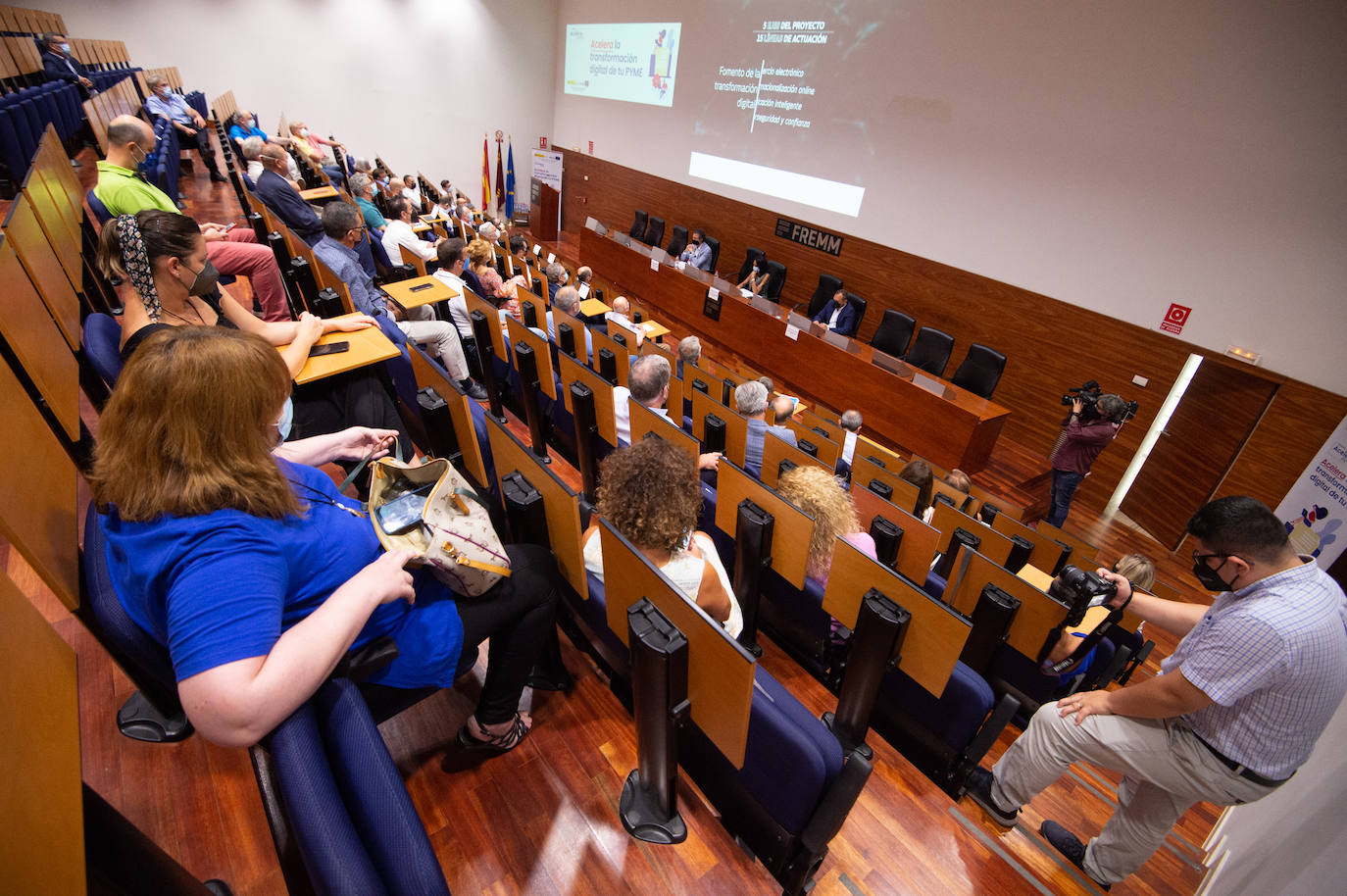 Fotos: Valle Miguélez preside la inauguración de la Oficina Acelera Pyme