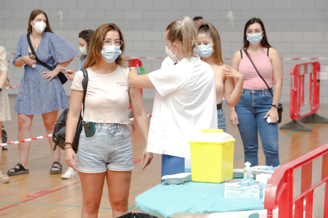 Fotos: Los jóvenes de Lorca se inmunizan contra la Covid