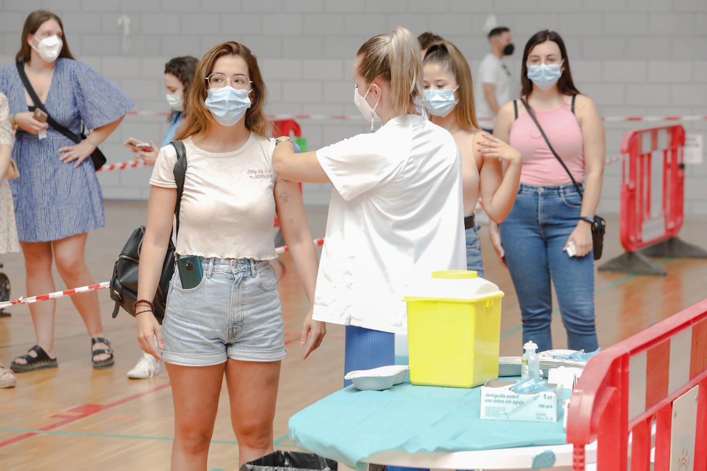 Fotos: Los jóvenes de Lorca se inmunizan contra la Covid