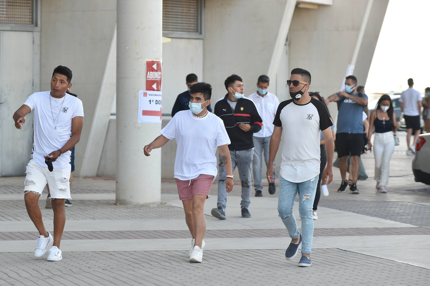 Fotos: Vacuna para los trabajadores del campo en el Enrique Roca