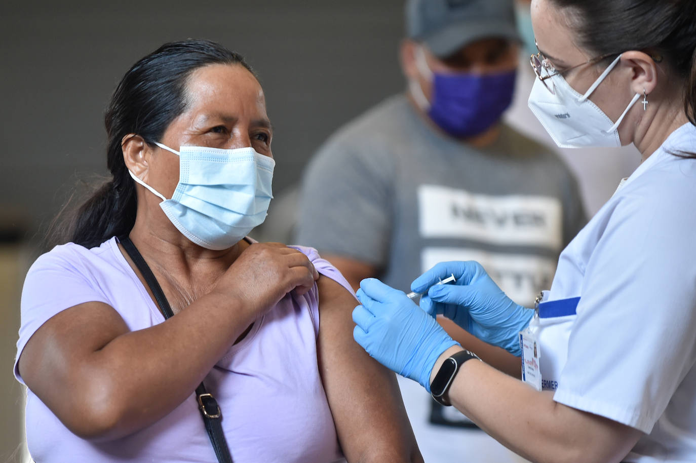 Fotos: Vacuna para los trabajadores del campo en el Enrique Roca