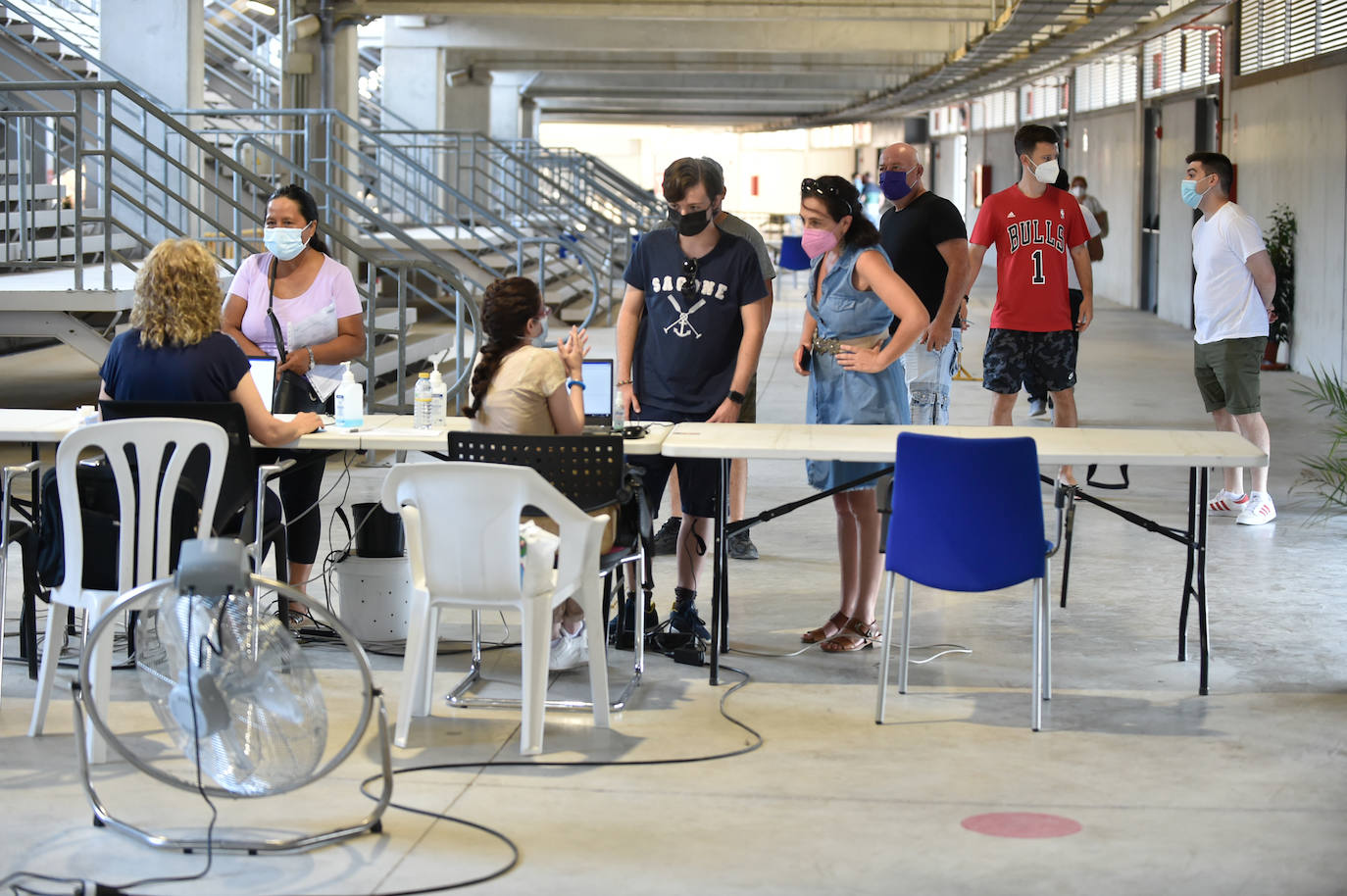 Fotos: Vacuna para los trabajadores del campo en el Enrique Roca