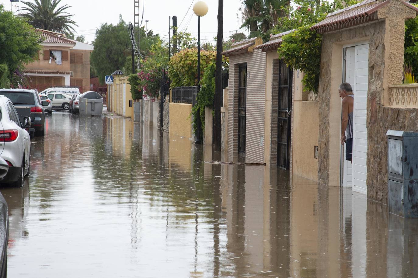 Calles inundadas en Mazarrón por la lluvia, este lunes.