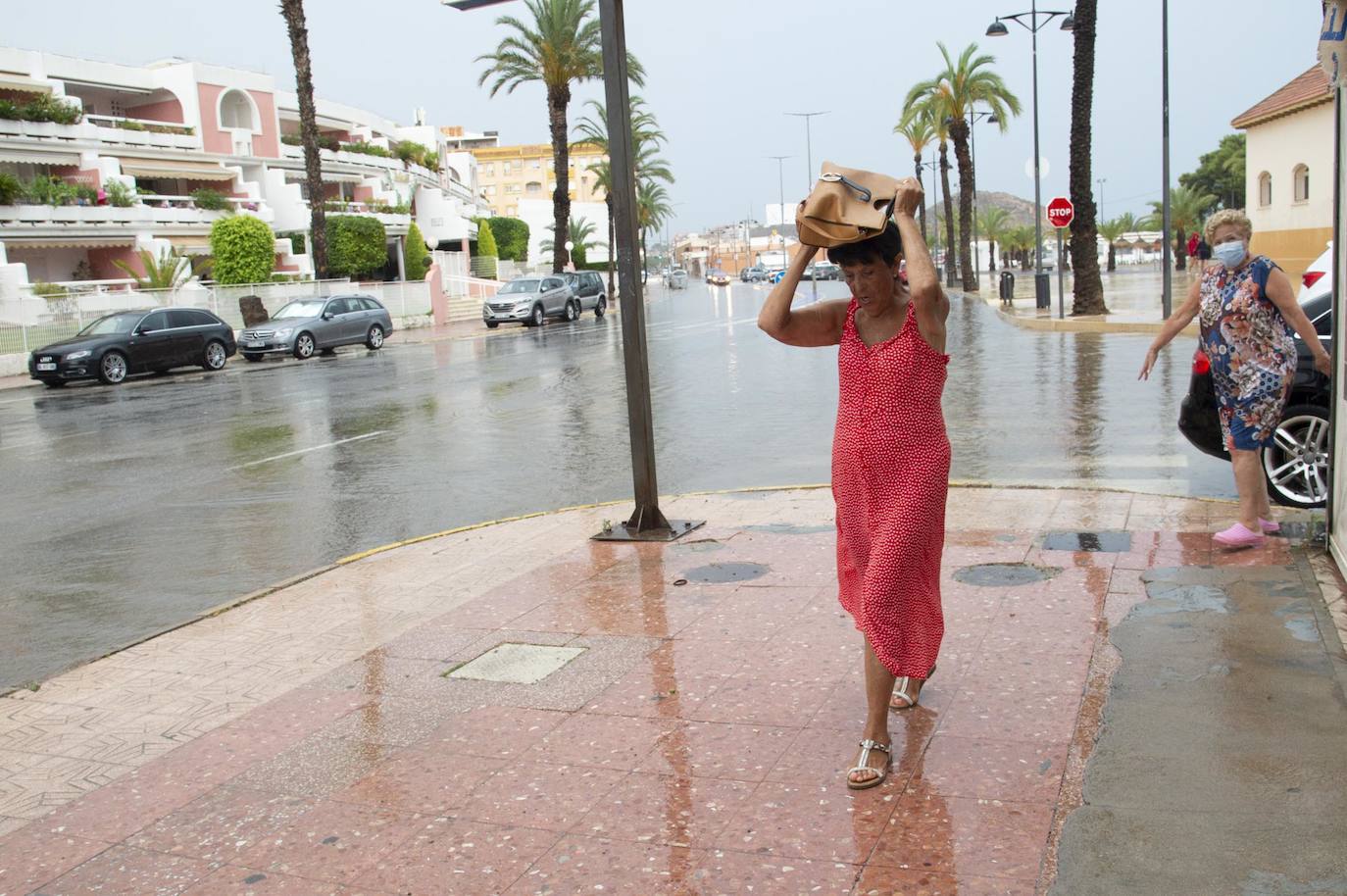 Calles inundadas en Mazarrón por la lluvia, este lunes.