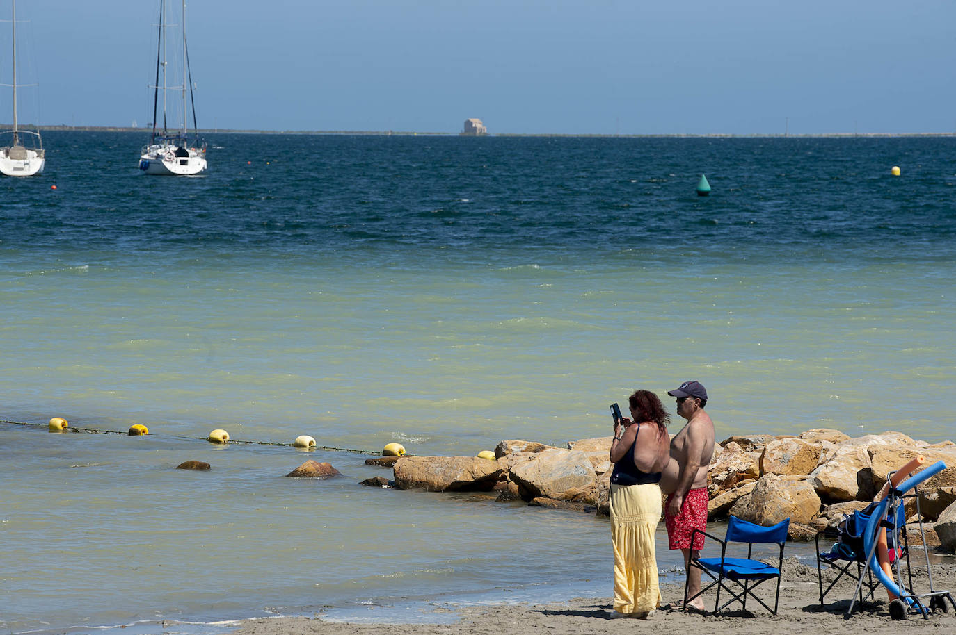 Fotos: La rotura de una tubería en San Javier provoca un vertido de agua dulce al Mar Menor