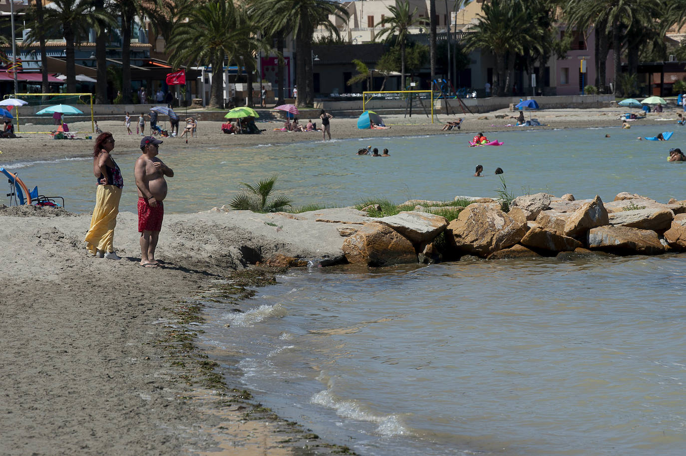 Fotos: La rotura de una tubería en San Javier provoca un vertido de agua dulce al Mar Menor