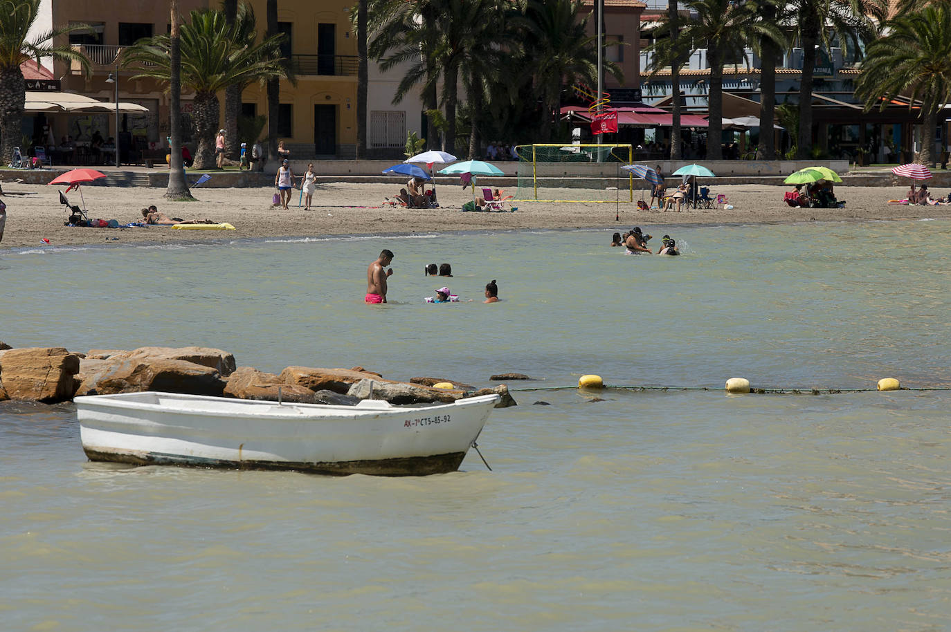 Fotos: La rotura de una tubería en San Javier provoca un vertido de agua dulce al Mar Menor