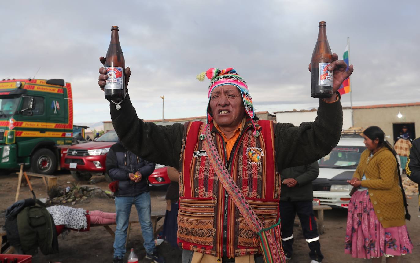 Fotos: Canto de agradecimiento a la Madre Tierra