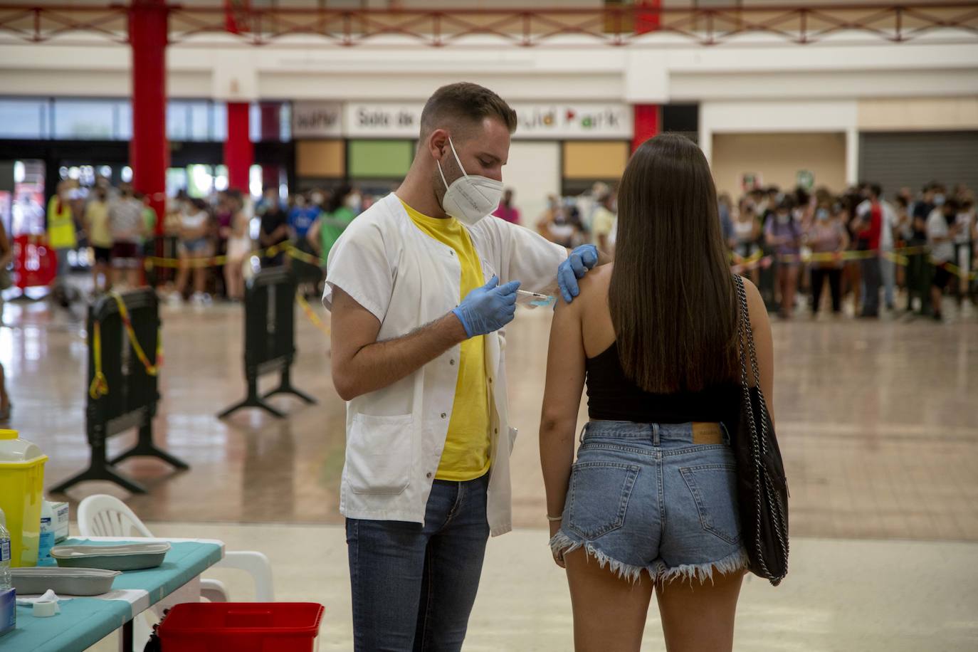 Fotos: Comienza la vacunación a los jóvenes de 12 a 19 años en Cartagena