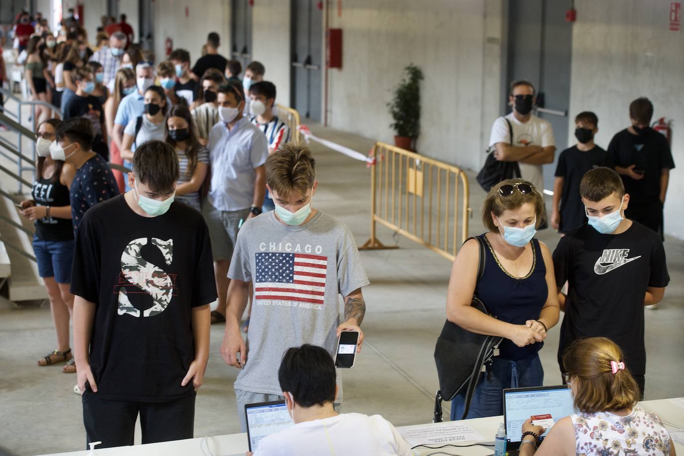 Fotos: Vacunación a los jóvenes de 12 a 19 años este lunes en Murcia