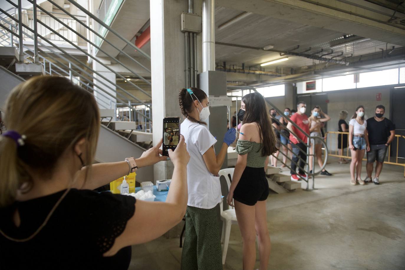 Fotos: Vacunación a los jóvenes de 12 a 19 años este lunes en Murcia