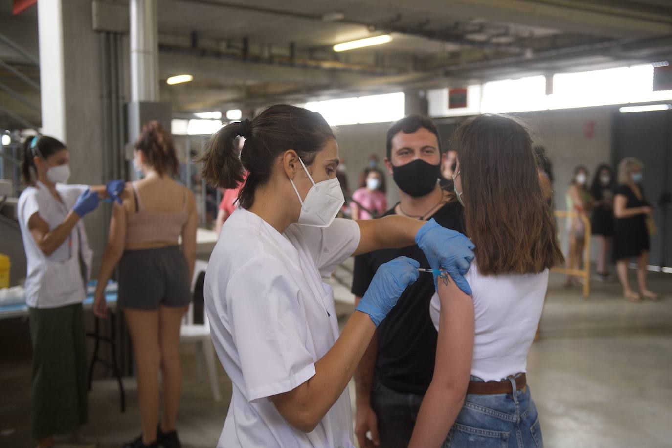 Fotos: Vacunación a los jóvenes de 12 a 19 años este lunes en Murcia