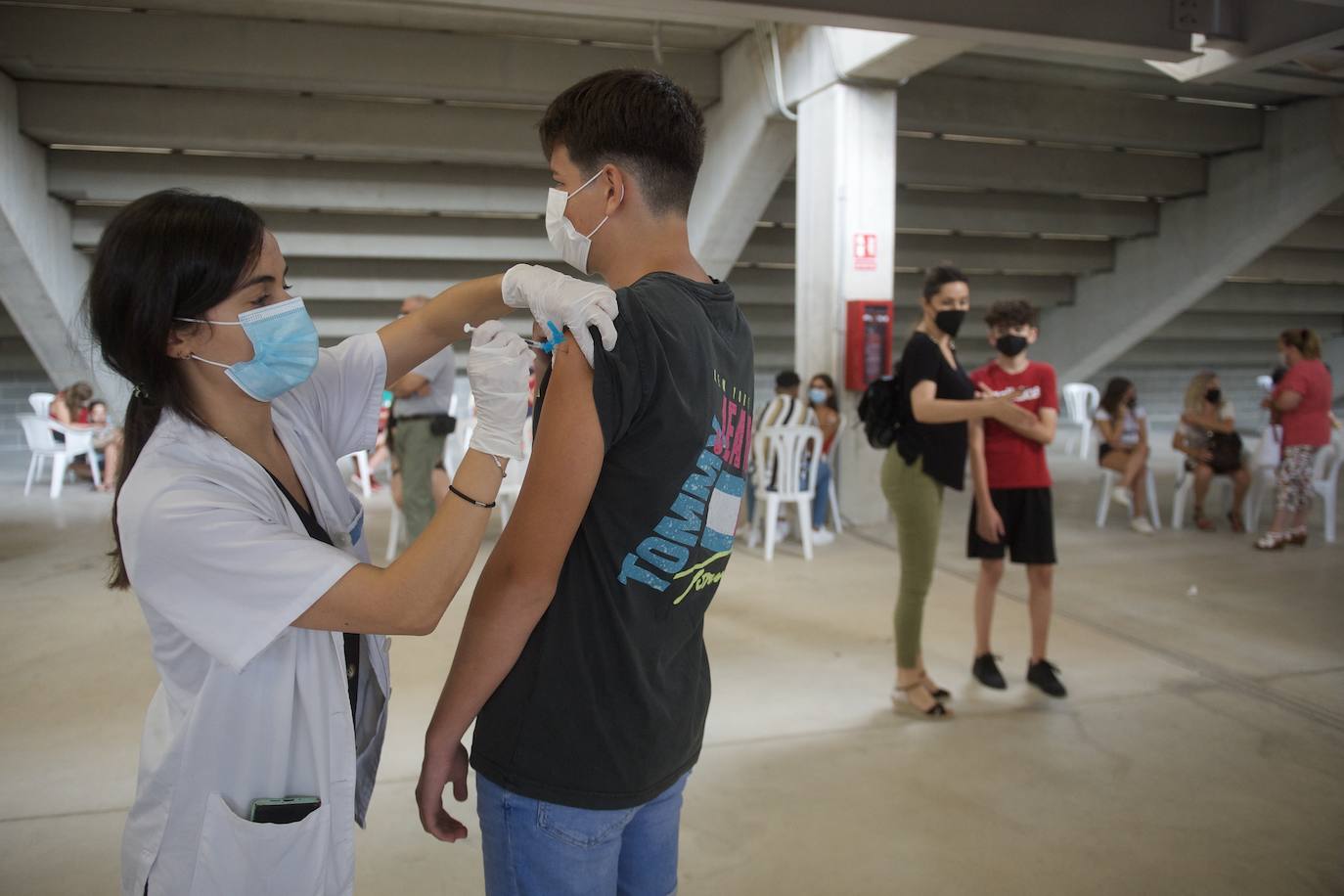 Fotos: Vacunación a los jóvenes de 12 a 19 años este lunes en Murcia