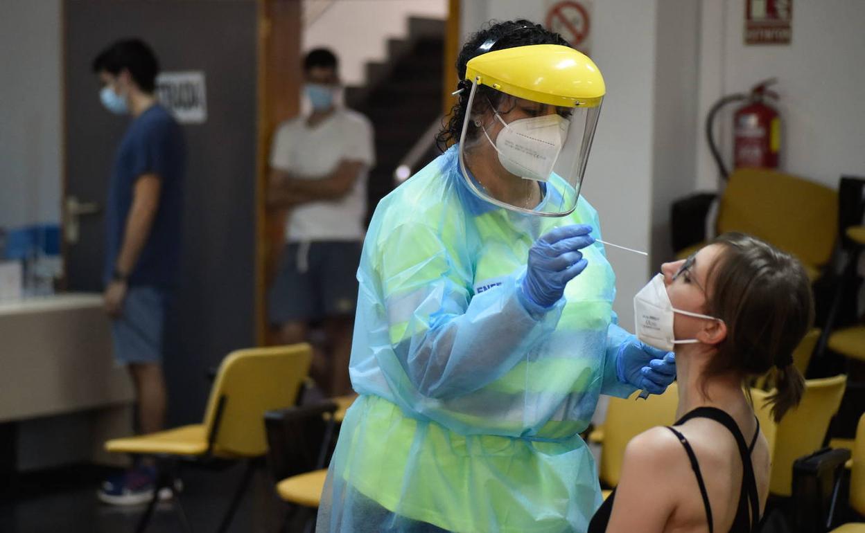 Prueba diagnóstica de Covid en el centro de salud de San Andrés, Murcia.