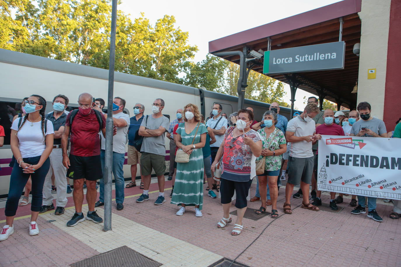 Fotos: Protesta en Lorca contra el cierre de la línea de Cercanías Murcia-Águilas