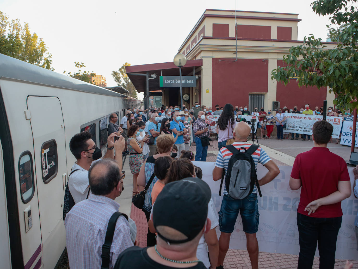 Fotos: Protesta en Lorca contra el cierre de la línea de Cercanías Murcia-Águilas
