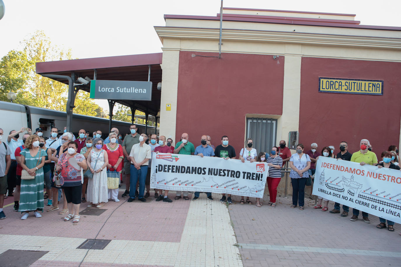 Fotos: Protesta en Lorca contra el cierre de la línea de Cercanías Murcia-Águilas