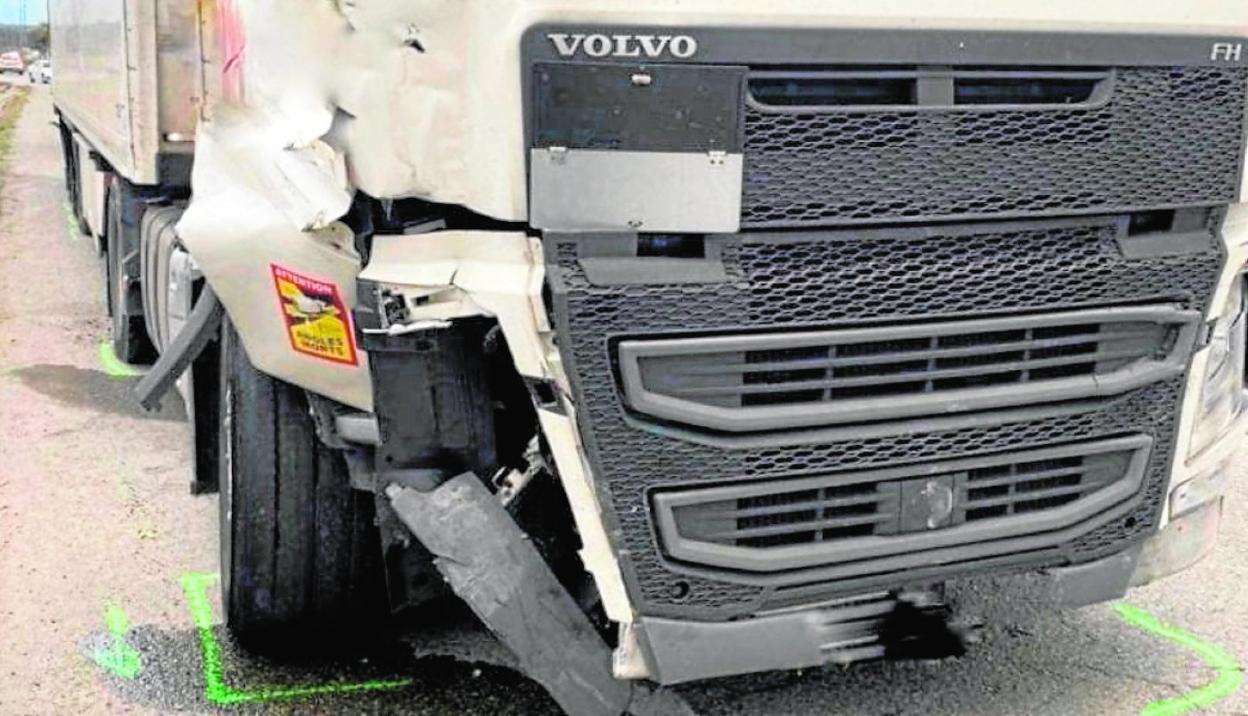 Estado en el que quedó el camión, tras el atropello mortal en La Junquera. 