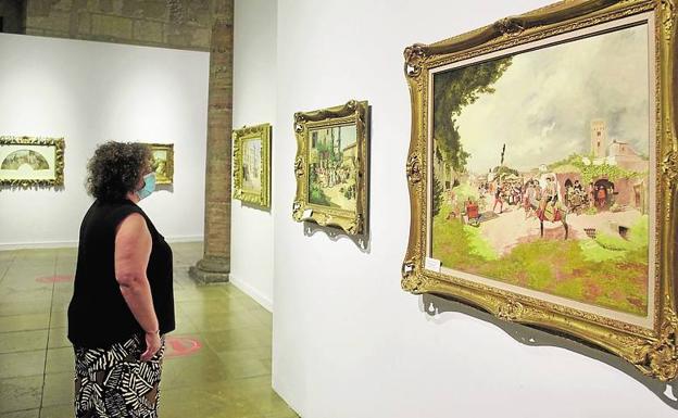 Sala de Columnas del Palacio Almudí, donde se expone 'Murcianos en el Prado'.