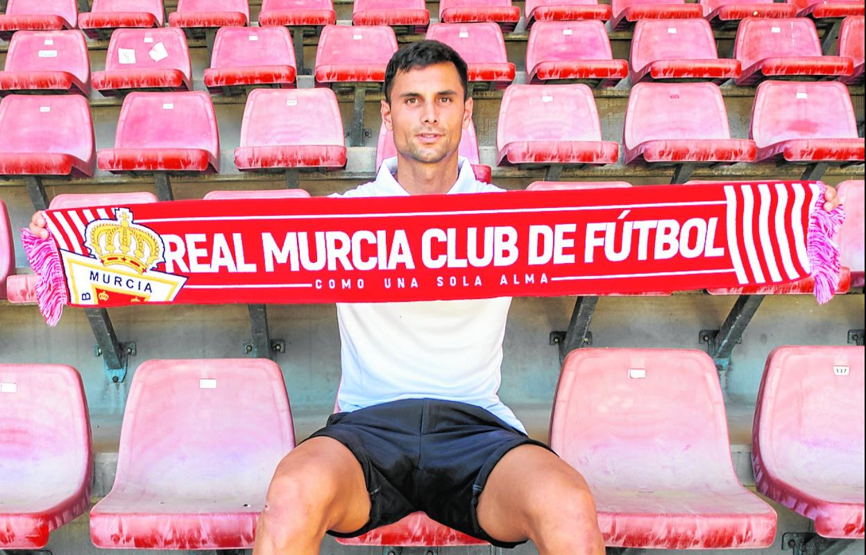 Miguel Serna, portero del Real Murcia, la semana pasada en el estadio Enrique Roca. 