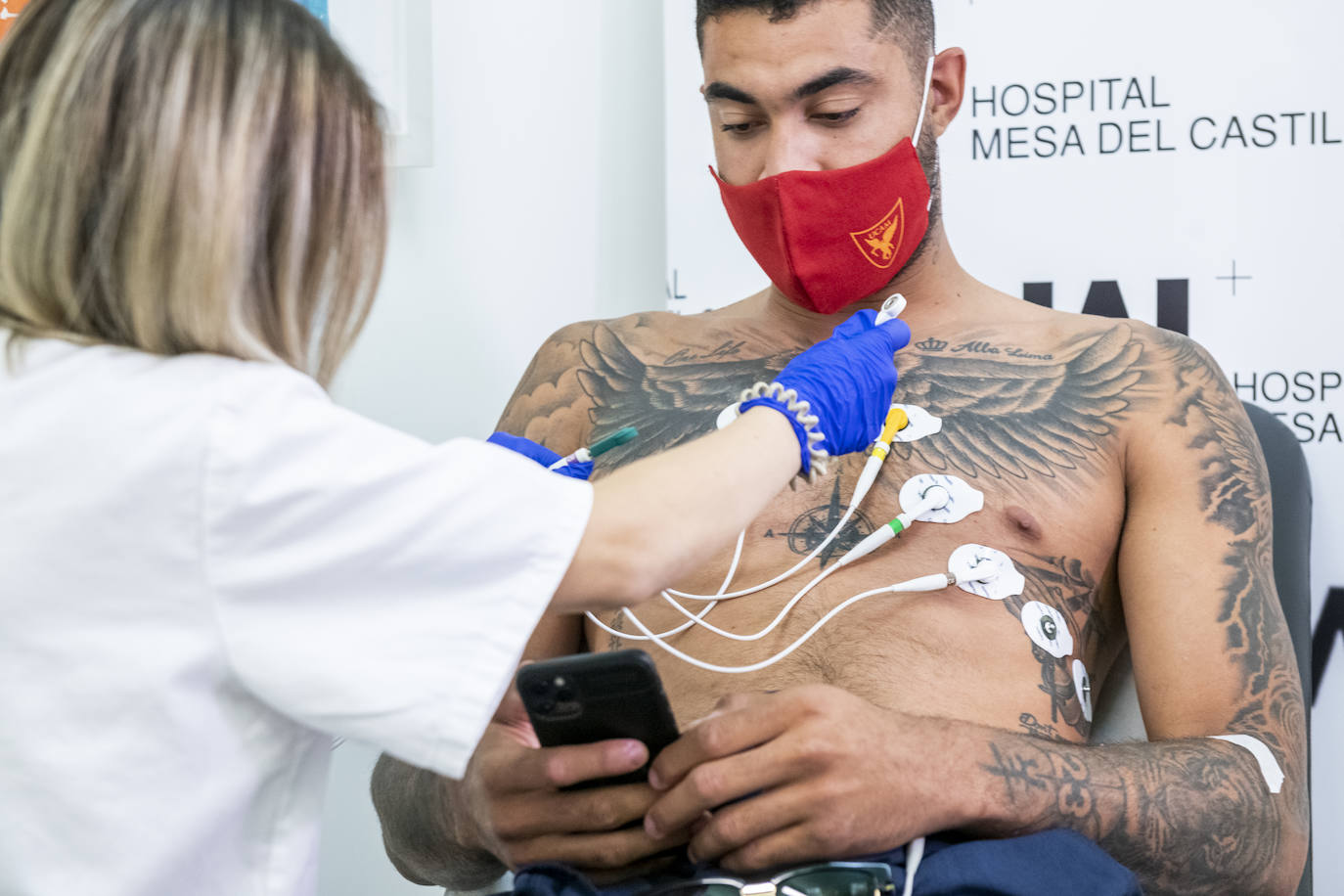 Fotos: La primera plantilla del UCAM pasa reconocimiento médico