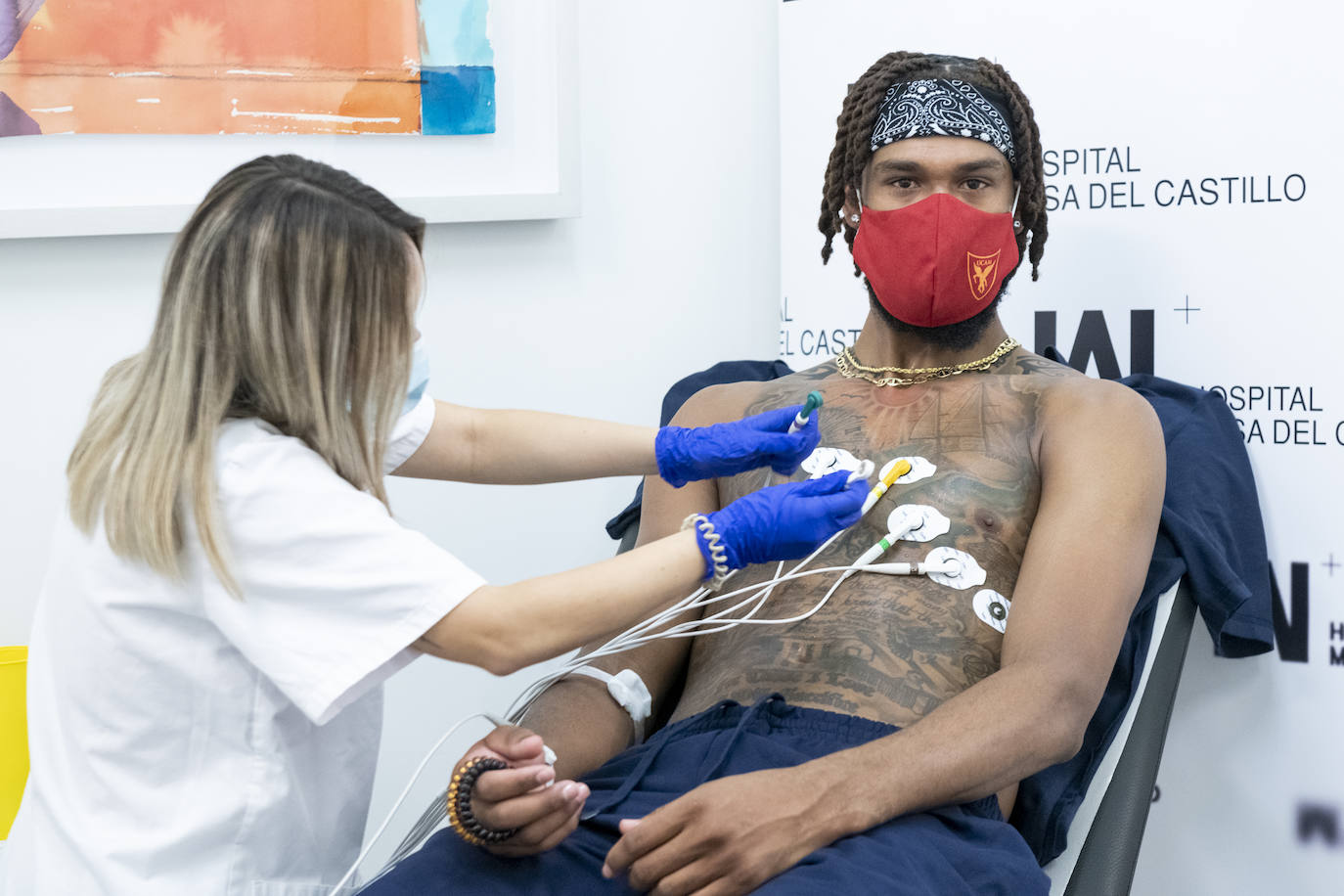 Fotos: La primera plantilla del UCAM pasa reconocimiento médico