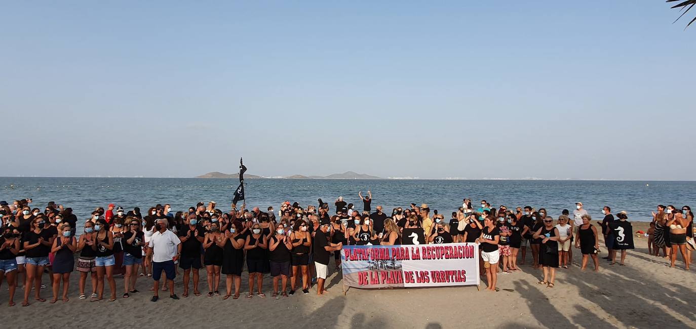 Protesta en Los Urrutias, este viernes. 