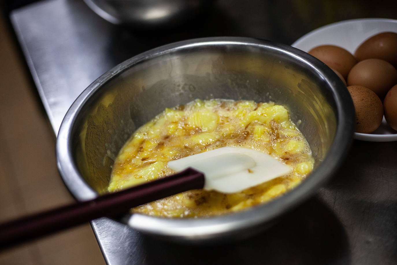 Fotos: Así se cocina la tortilla de Murcia que competirá por ser la mejor de España