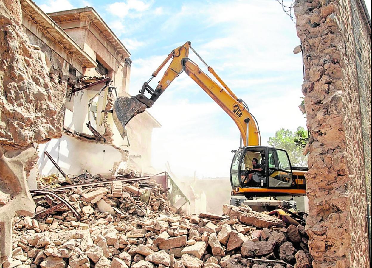Obras de demolición parcial de la cárcel, a principios de agosto. 