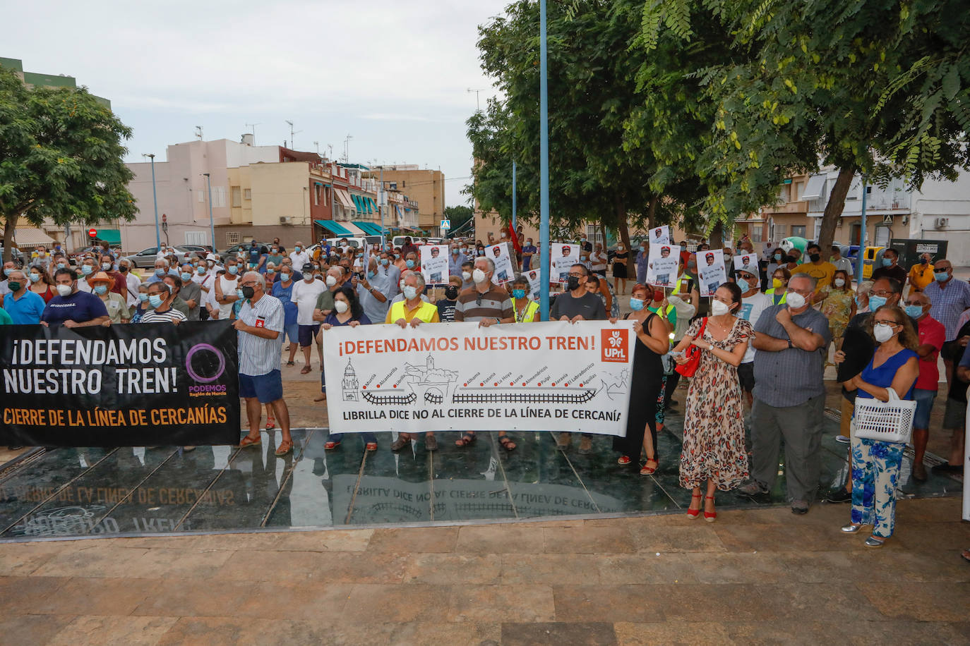 Fotos: Protesta en Águilas por el cierre de la línea de Cercanías