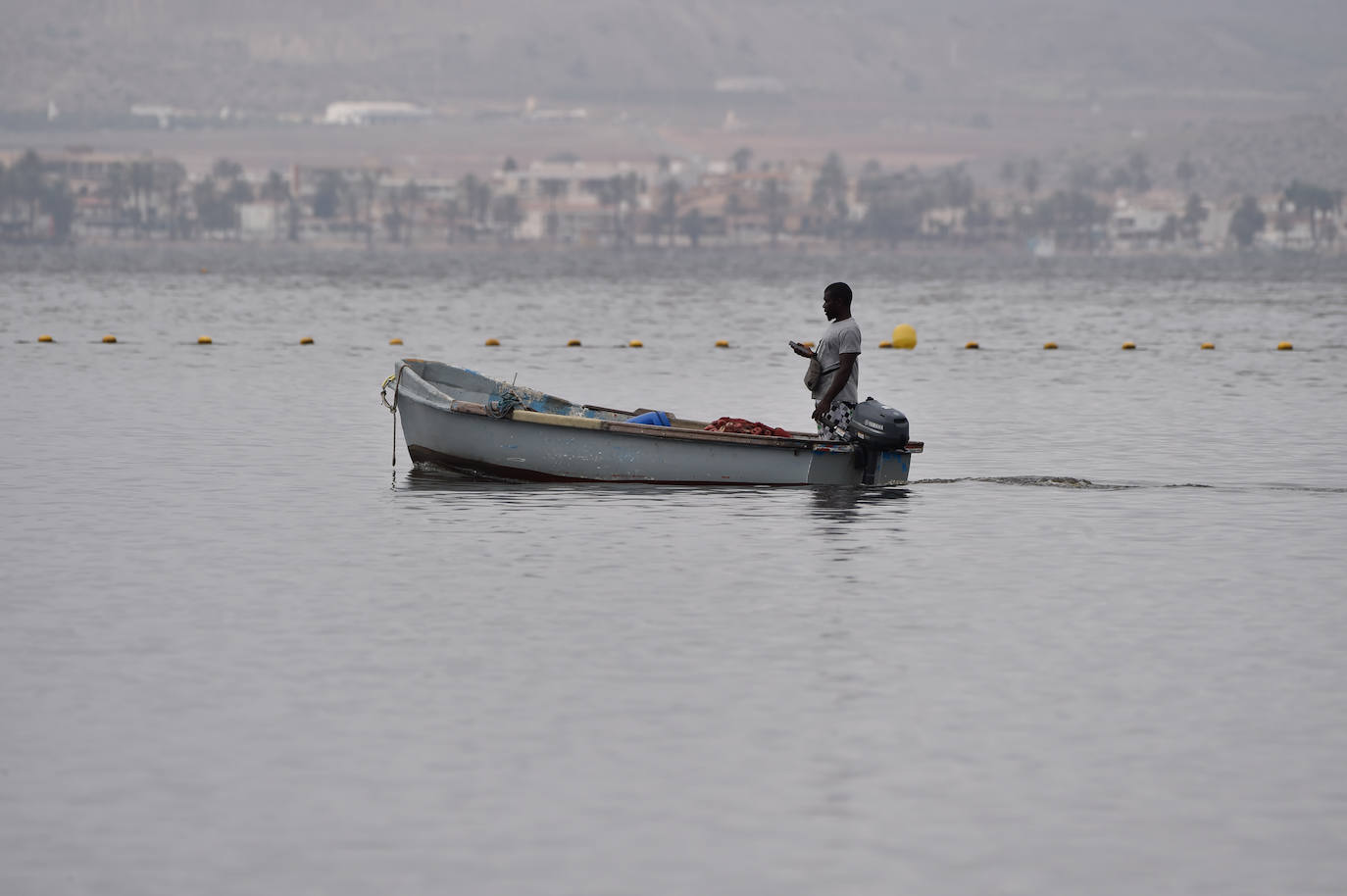 Fotos: Nuevo cierre de playas al cumplirse una semana con peces muertos en el Mar Menor