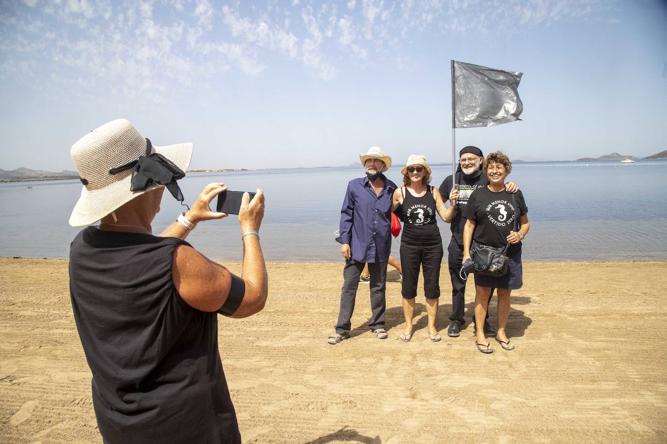 Fotos: Protesta en la Playa de los Alemanes en defensa del Mar Menor