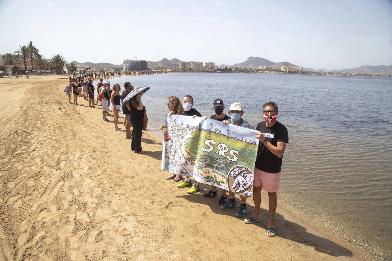 Fotos: Protesta en la Playa de los Alemanes en defensa del Mar Menor