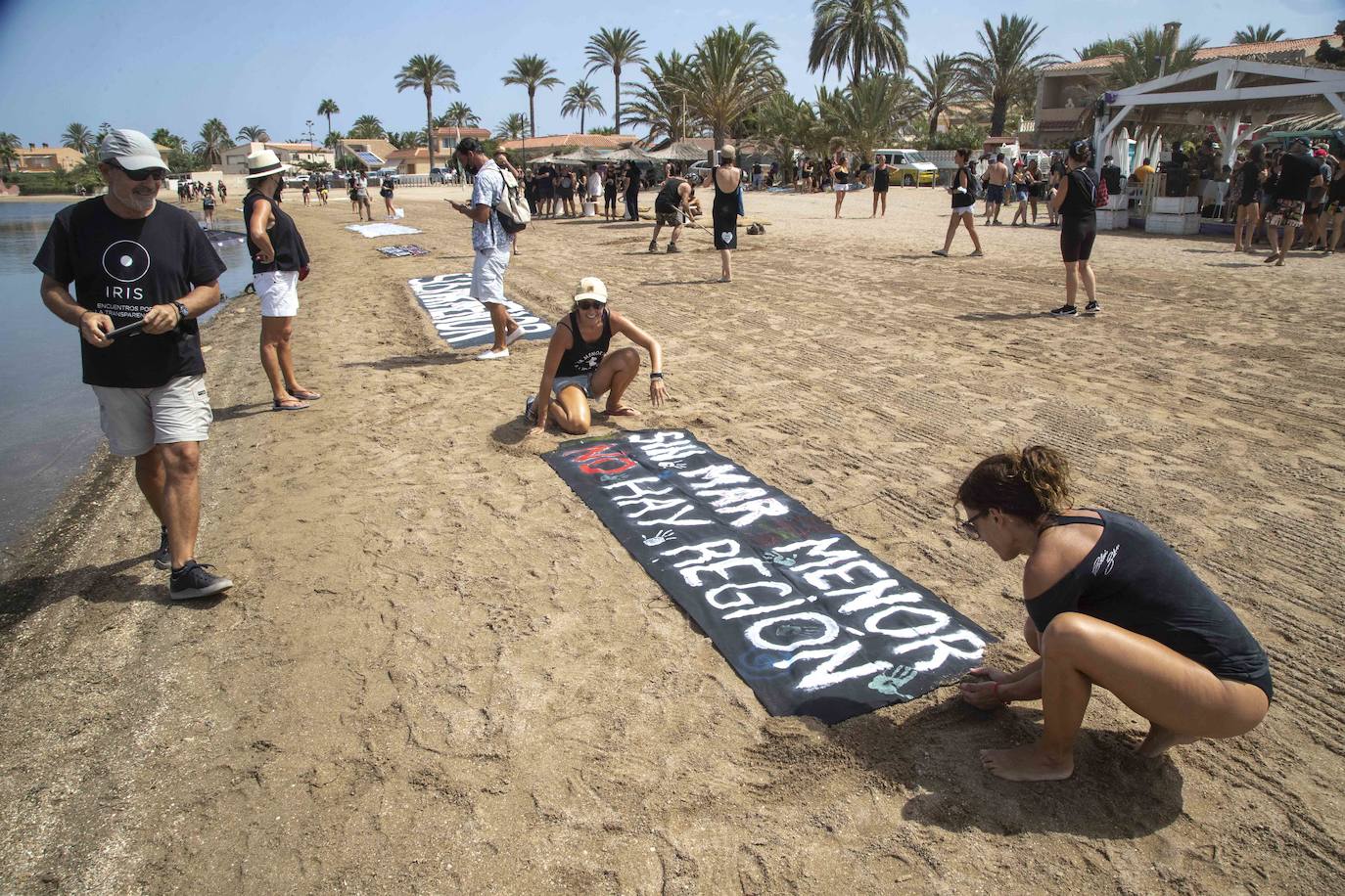 Fotos: Protesta en la Playa de los Alemanes en defensa del Mar Menor