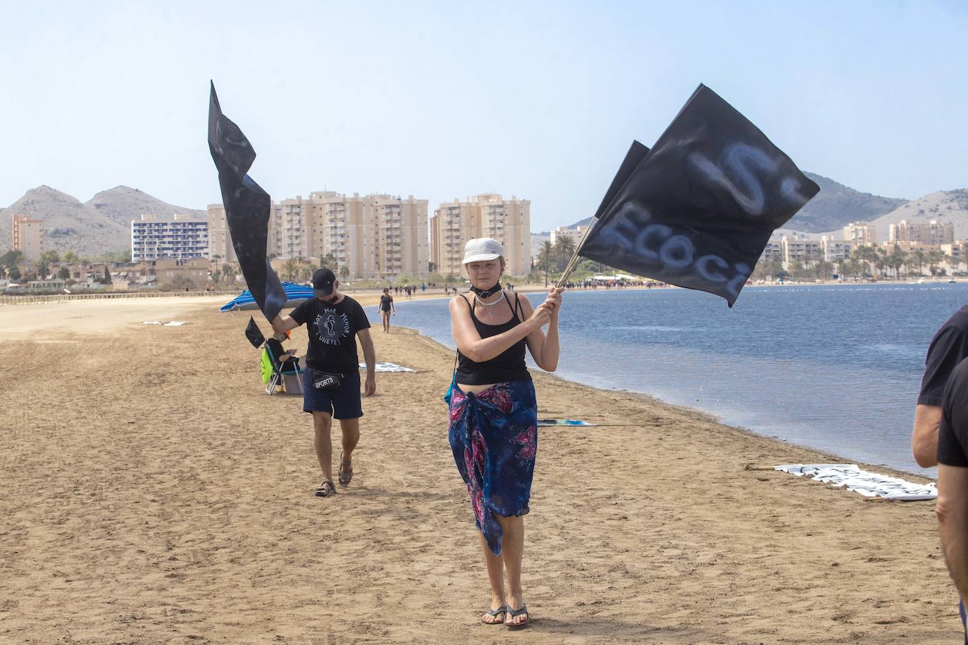 Fotos: Protesta en la Playa de los Alemanes en defensa del Mar Menor