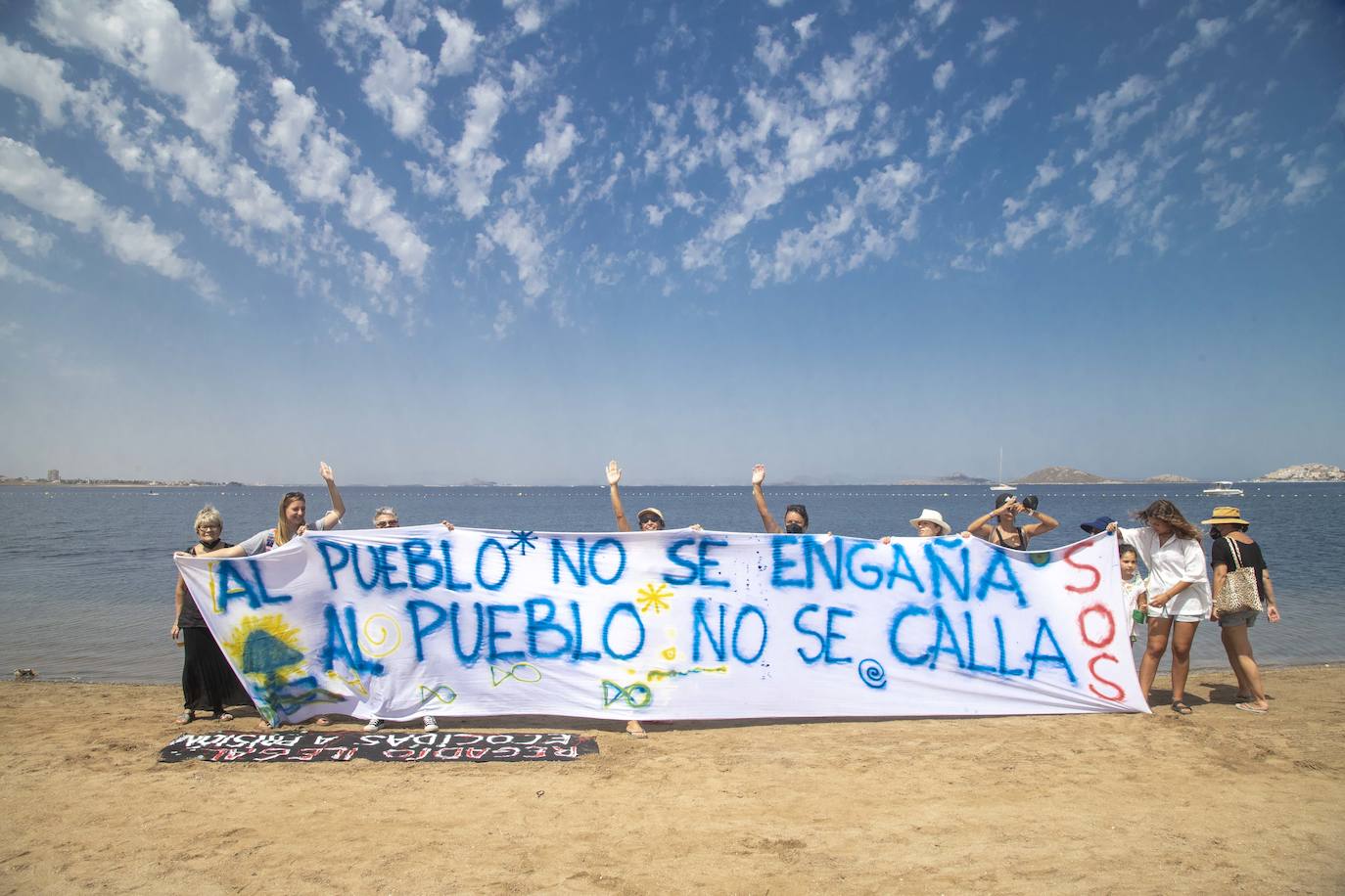 Fotos: Protesta en la Playa de los Alemanes en defensa del Mar Menor