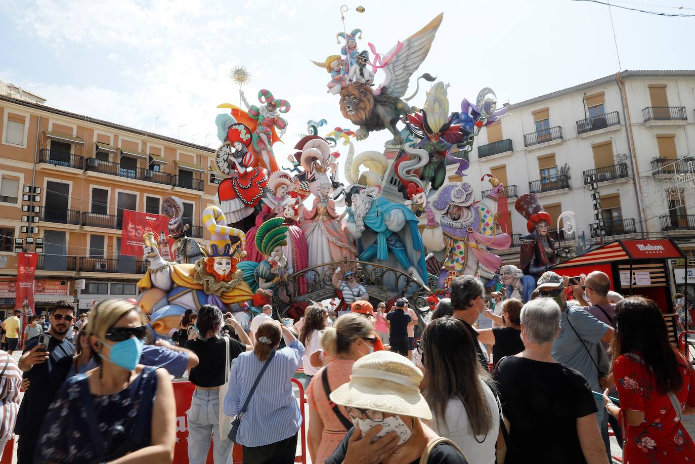 Fotos: Así han sido las atípicas Fallas de Valencia con mascarillas y abanicos