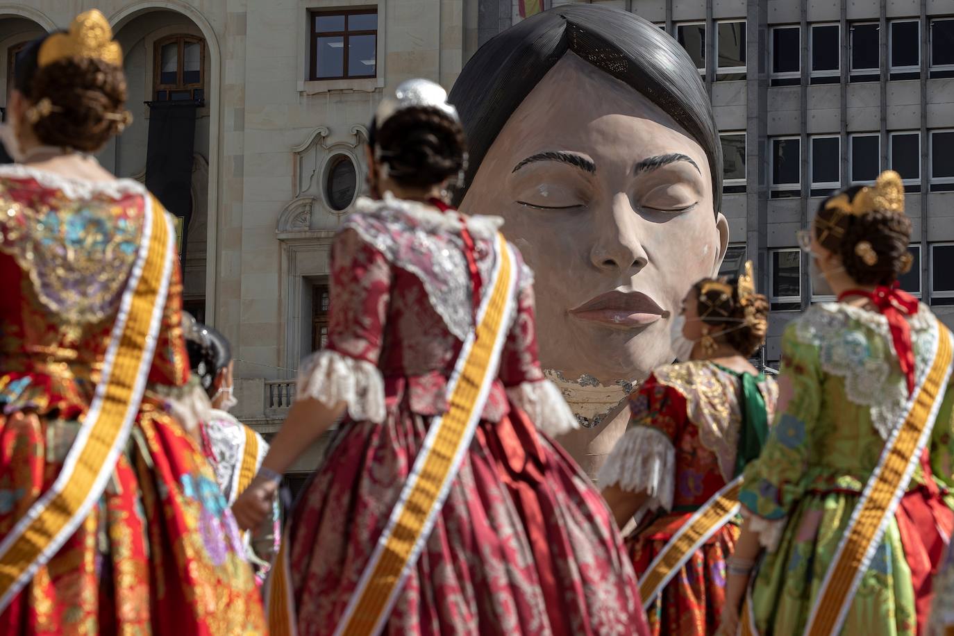 Fotos: Así han sido las atípicas Fallas de Valencia con mascarillas y abanicos