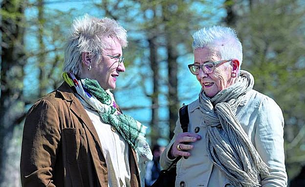 Blanca Portillo y Maixabel Lasa en el rodaje de 'Maixabel'.