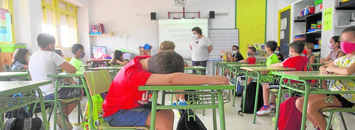 Alumnos de Infantil y Primaria del colegio Nuestra Señora de Fátima, de Molina de Segura, en su primer día de clase. 