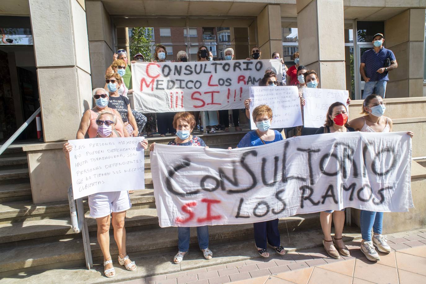 Fotos: Vecinas de Los Ramos piden que se reabra su consultorio